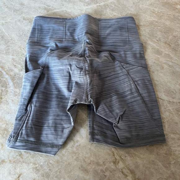 Lululemon Fast And Free Short 6" Grey Size 4 - Picture 5 of 6